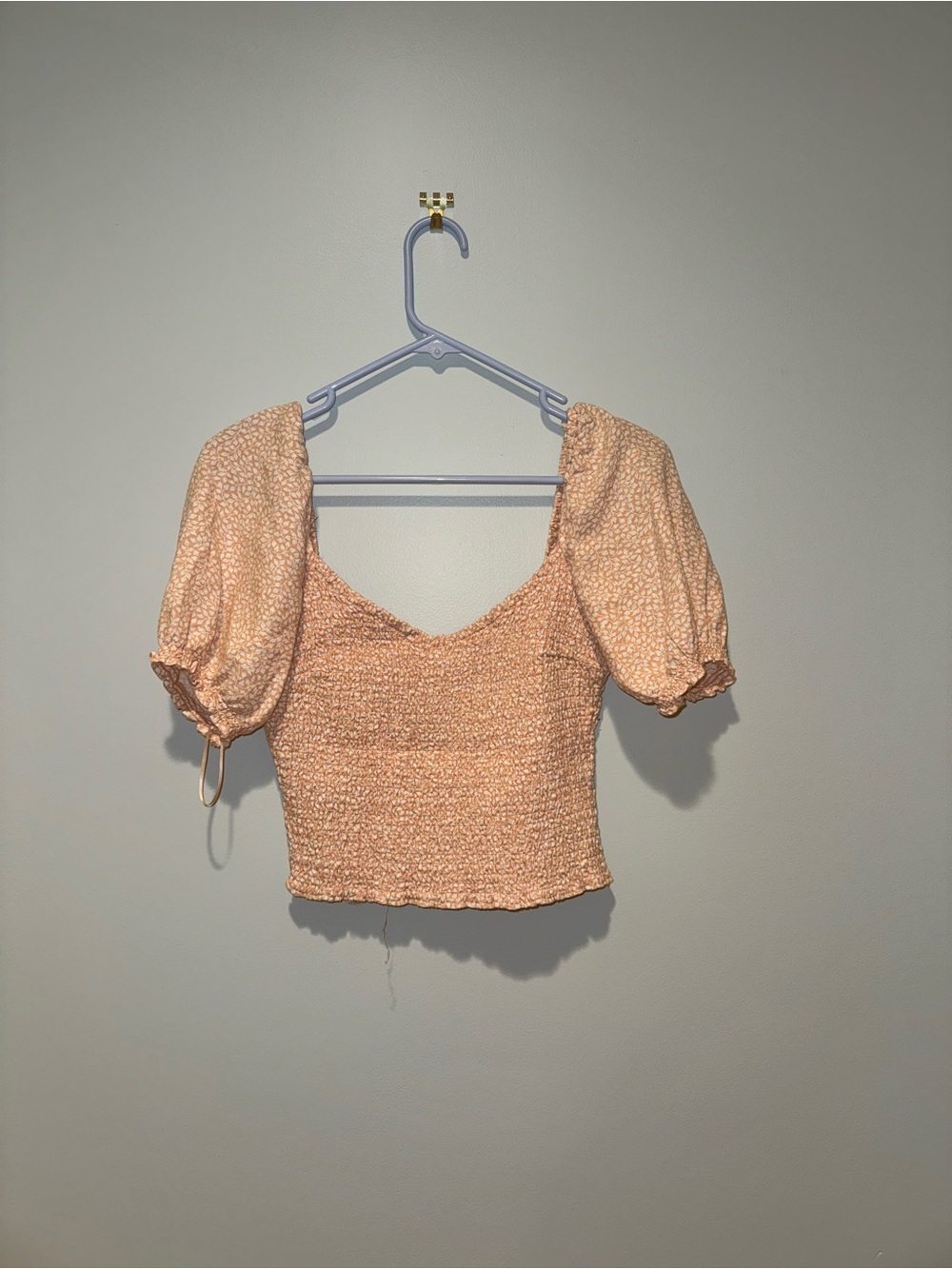 Abercrombie & Fitch Peach Puff-Sleeve Smocked Crop Top Size Medium — Worn Once